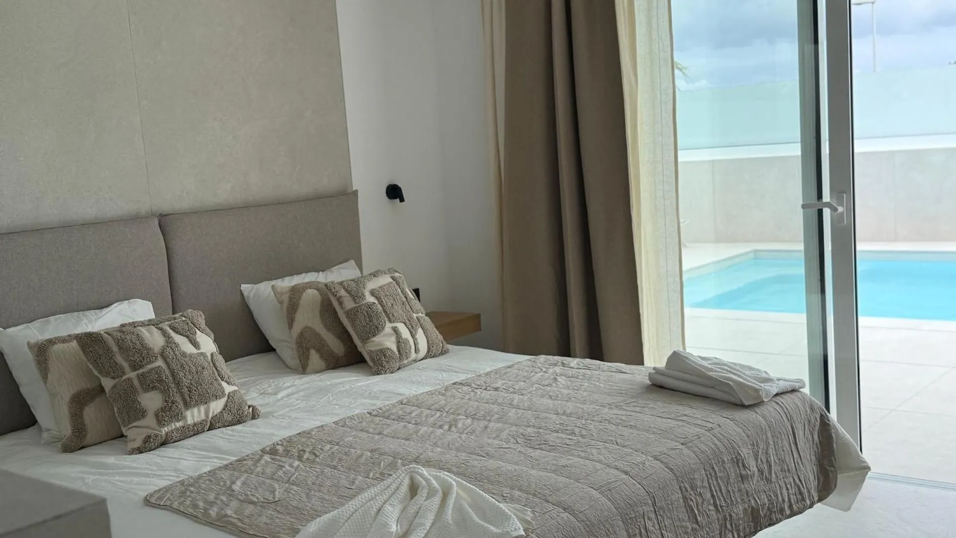 Villa Deluxy Mia Puerto del Carmen  Spain